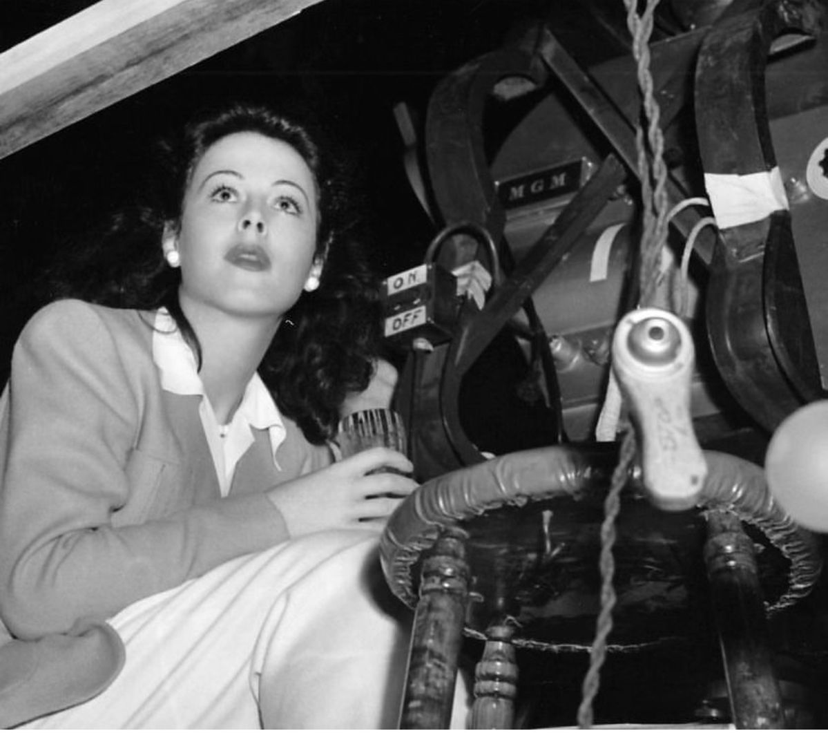 source : Loveage Moondream