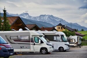 Travel Hiace: The Ultimate Guide to Comfort, Convenience, and Adventure on the Road source : https://pixabay.com/photos/camping-motorhome-traveling-camper-5099382/