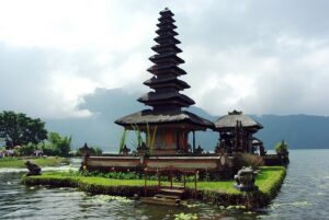 https://pixabay.com/photos/indonesia-bali-ulun-danu-1578647/