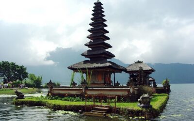 source : https://pixabay.com/photos/indonesia-bali-ulun-danu-1578647/