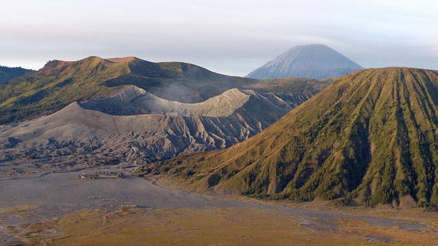 source : https://pixabay.com/photos/indonesia-java-volcano-bromo-2688193/