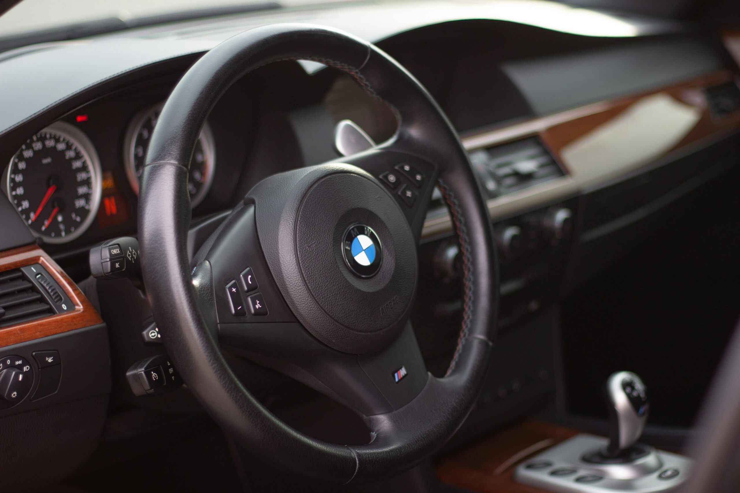 source : https://www.pexels.com/photo/black-bmw-car-steering-wheel-3698228/