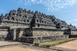 CANDI Borobudur Indonesia: The Majestic Legacy of a Lost Civilization source : https://www.pexels.com/photo/ancient-buddhist-temple-panorama-5505442/