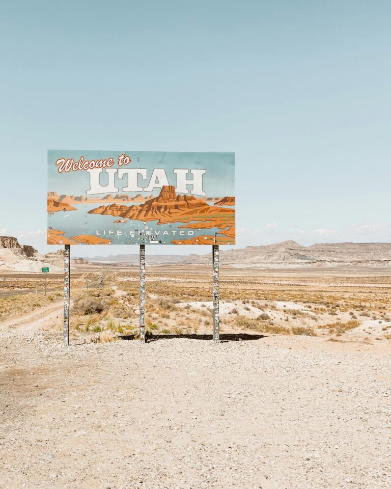 https://www.pexels.com/photo/a-welcome-to-utah-signboard-on-the-roadside-9576611/
