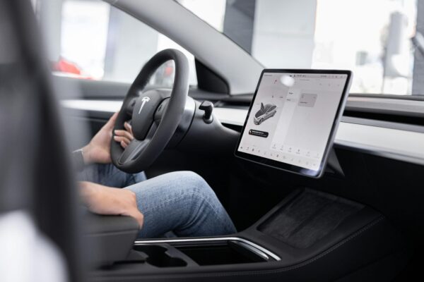 Auto In — The Future of Intelligent Mobility source : https://www.pexels.com/photo/man-sitting-by-steering-wheel-10029874/