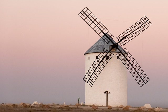 source : https://pixabay.com/photos/wind-mill-sunset-dusk-coast-3488162/