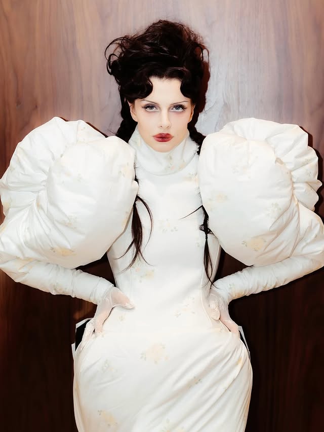 source : https://www.instagram.com/juliafox/