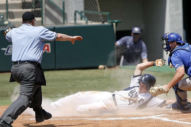 https://pixabay.com/photos/baseball-sliding-runner-scoring-1518249/