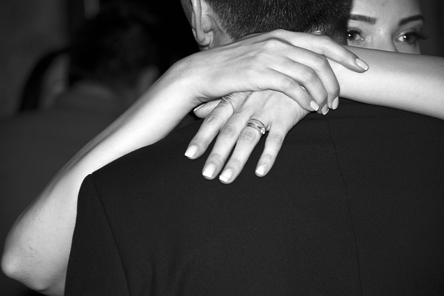 https://pixabay.com/photos/dance-couple-hug-love-valentine-1179726/