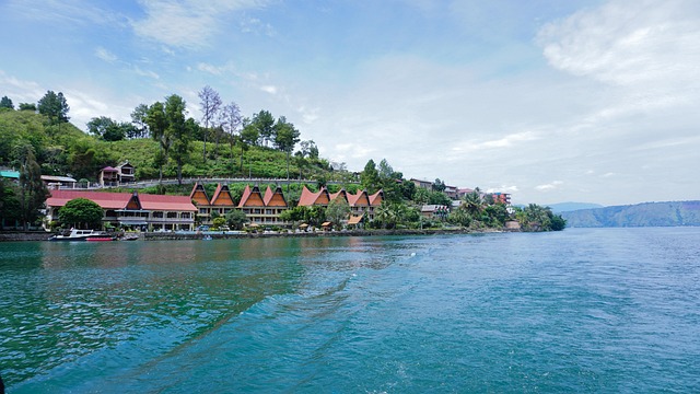 https://pixabay.com/photos/lake-toba-north-sumatra-indonesia-3801730/