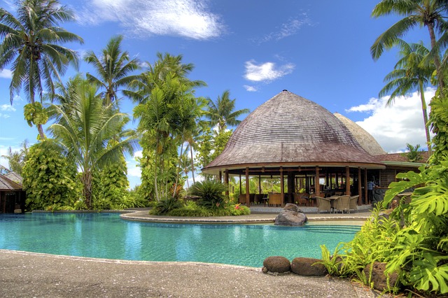 https://pixabay.com/photos/resort-samoa-swimming-pool-palm-213151/