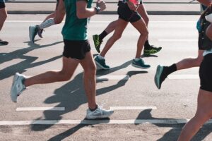 https://pixabay.com/photos/running-marathon-sports-runners-6660187/