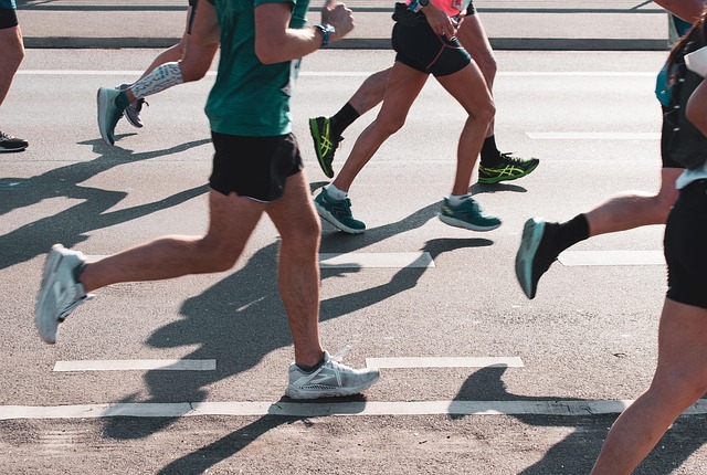 https://pixabay.com/photos/running-marathon-sports-runners-6660187/