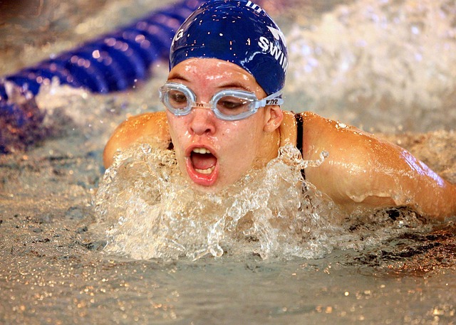 https://pixabay.com/photos/swimmer-swimming-female-swimmer-1434868/