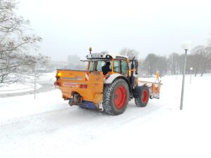 https://pixabay.com/photos/winter-service-snow-winter-germany-6002790/